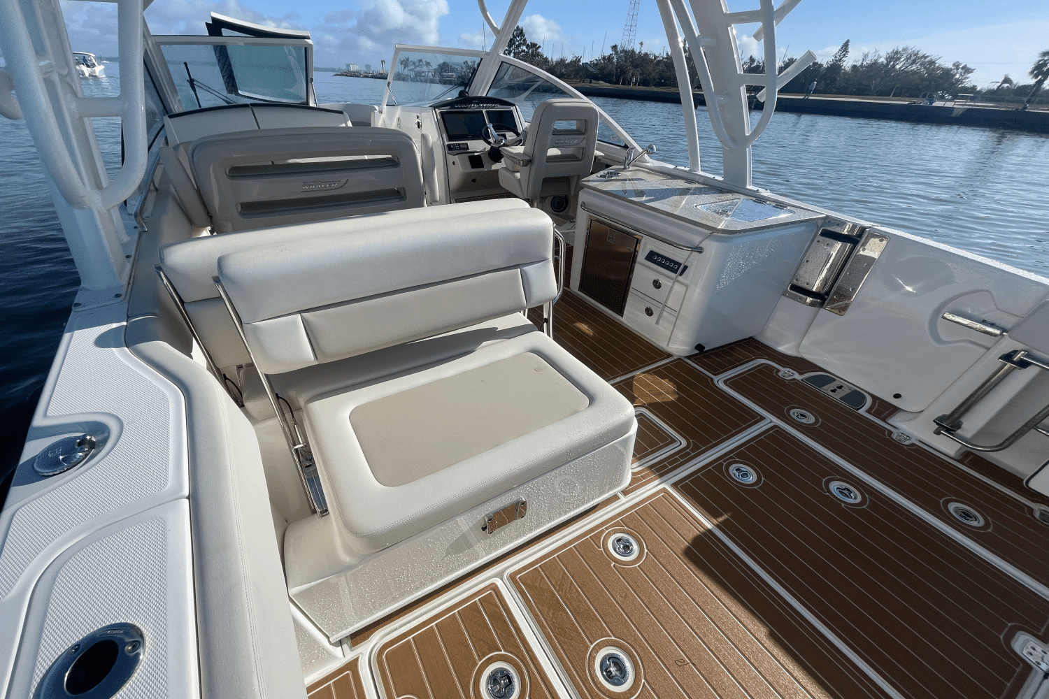 2022 Boston Whaler 320 VANTAGE Image Thumbnail #24