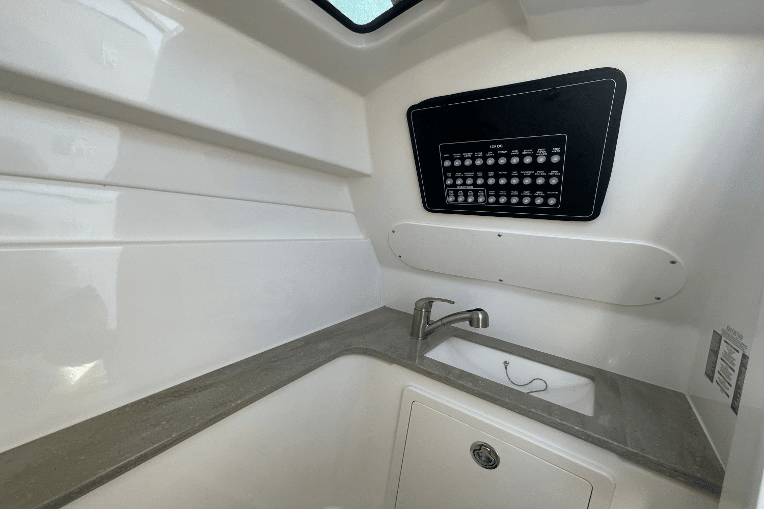 2022 Boston Whaler 320 VANTAGE Image Thumbnail #27