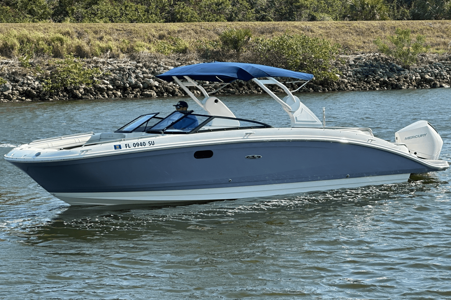 2021 Sea Ray 270 SDX-OB Image Thumbnail #3