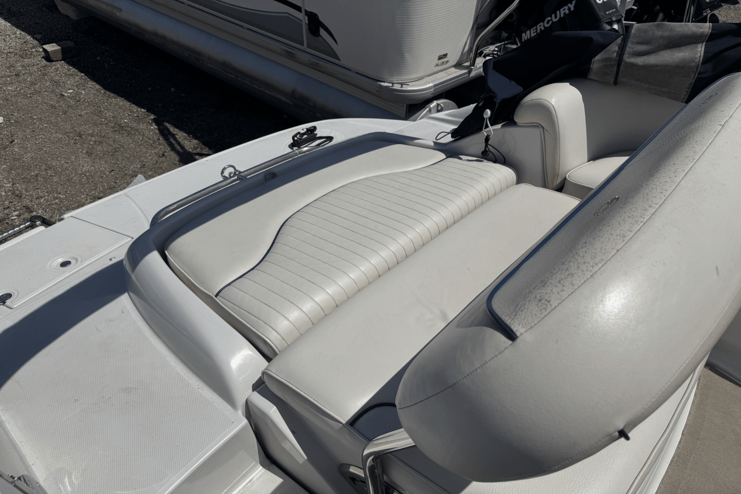 2009 Crownline
                                                             220EX Image Thumbnail #23