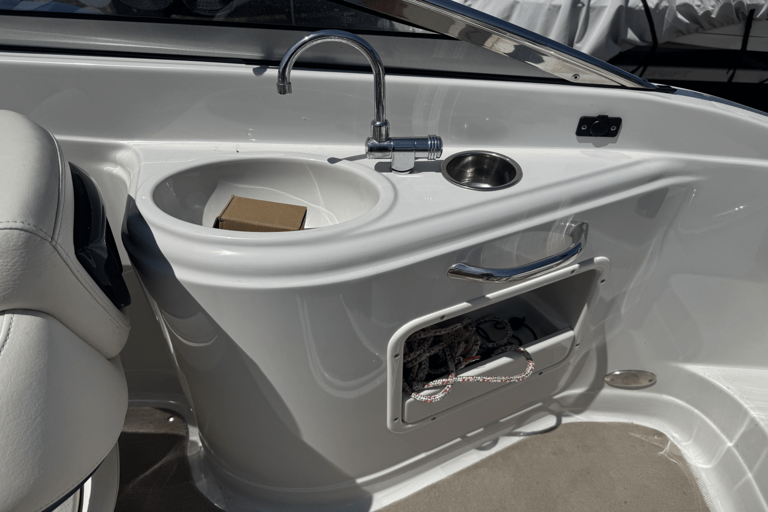 2009 Crownline
                                                             220EX Image Thumbnail #20