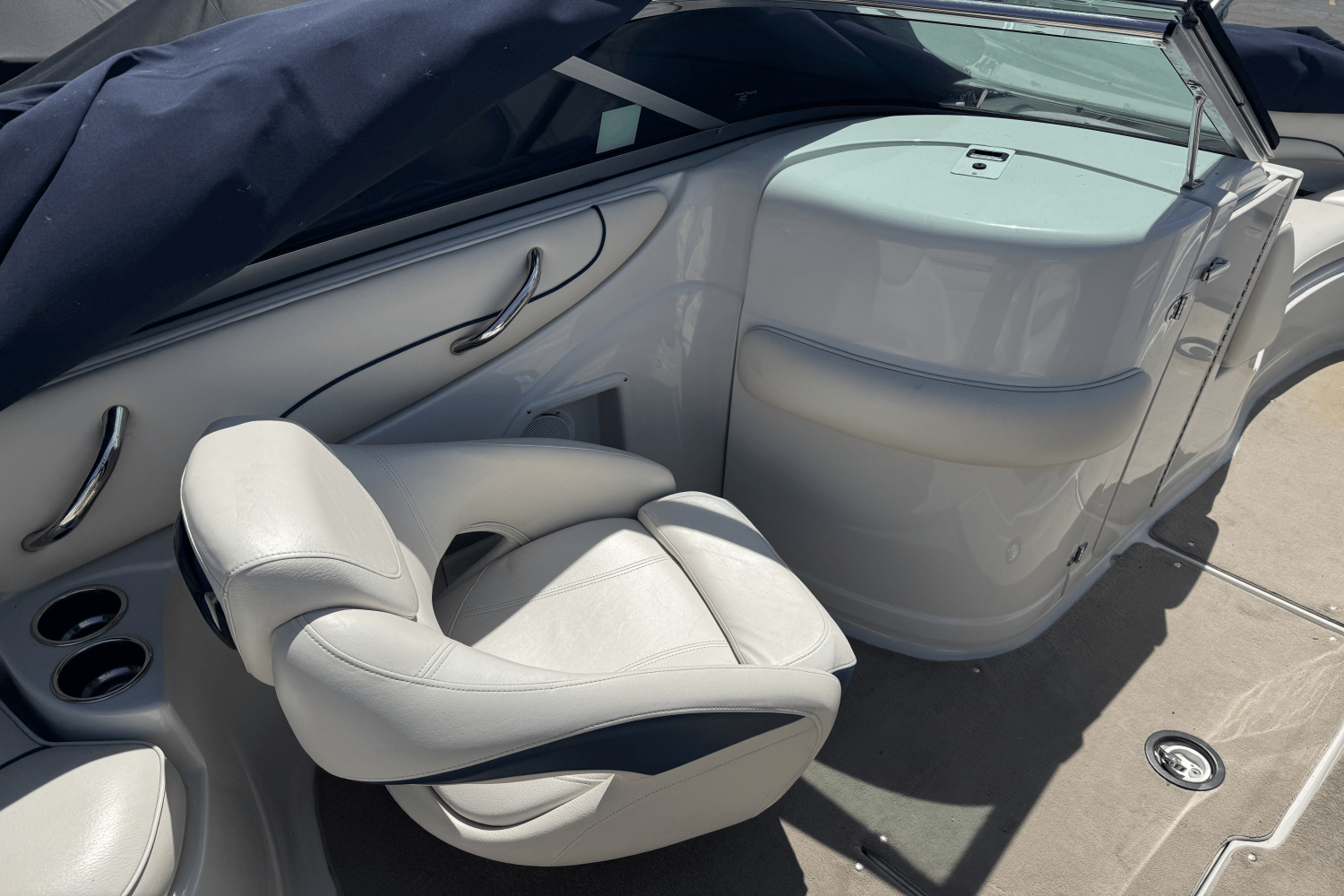 2009 Crownline
                                                             220EX Image Thumbnail #14