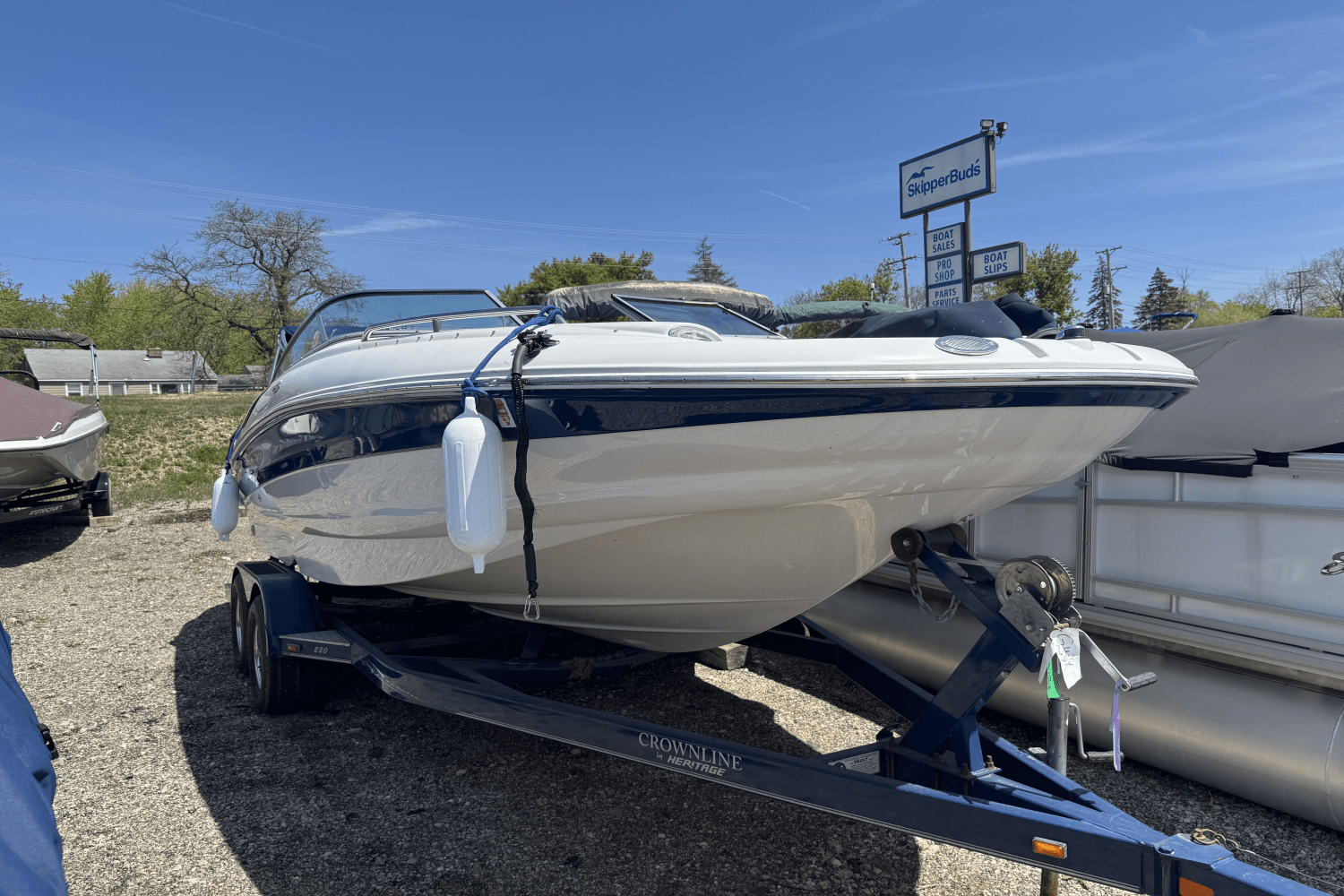 2009 Crownline
                                                             220EX Image Thumbnail #0