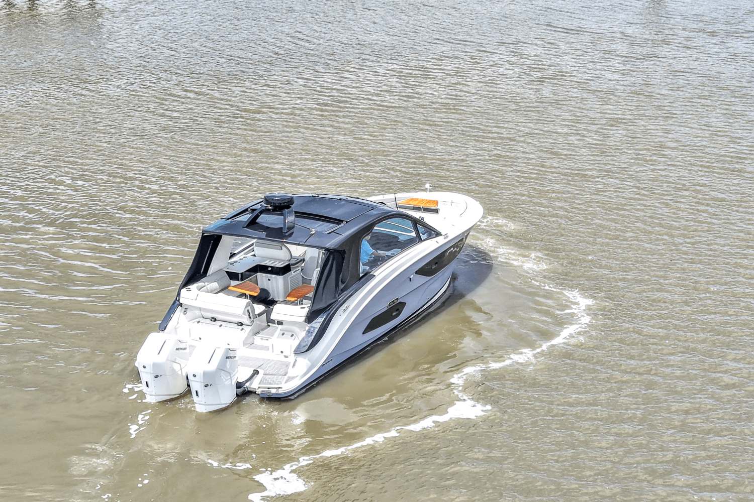 2022 Sea Ray SUNDANCER 370 OUTBOARD Image Thumbnail #4