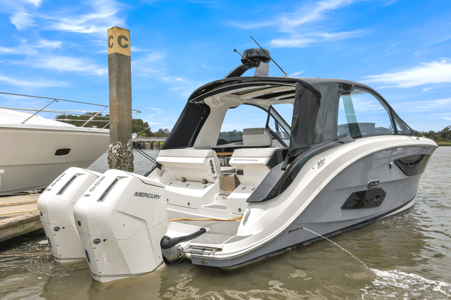 2022 Sea Ray SUNDANCER 370 OUTBOARD Image Thumbnail #7