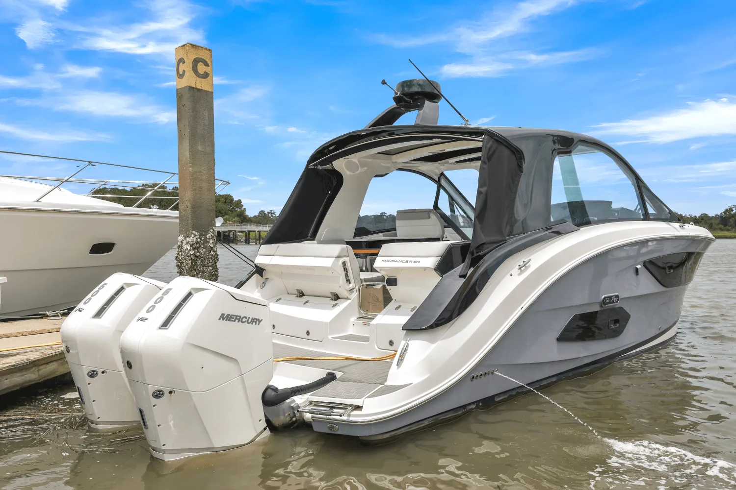 2022 Sea Ray SUNDANCER 370 OUTBOARD Image Thumbnail #7