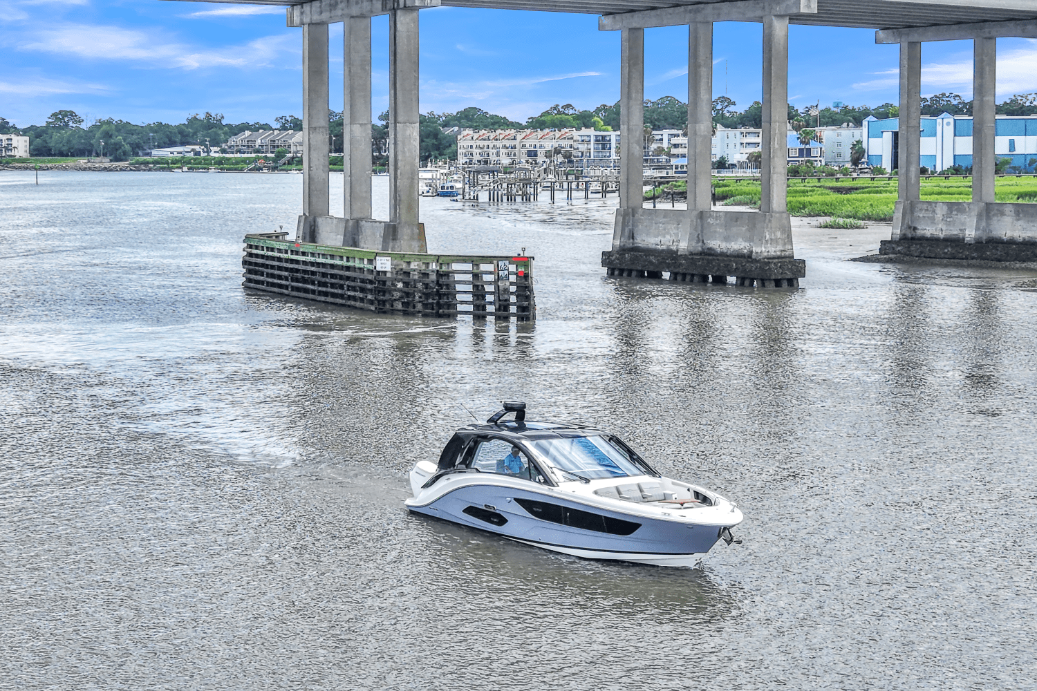2022 Sea Ray SUNDANCER 370 OUTBOARD Image Thumbnail #1