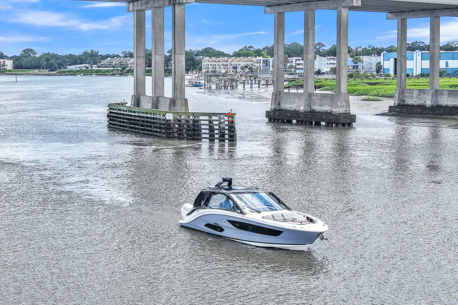 2022 Sea Ray SUNDANCER 370 OUTBOARD Image Thumbnail #1