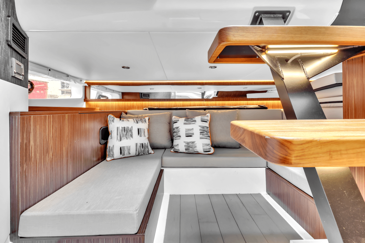 2022 Sea Ray SUNDANCER 370 OUTBOARD Image Thumbnail #22