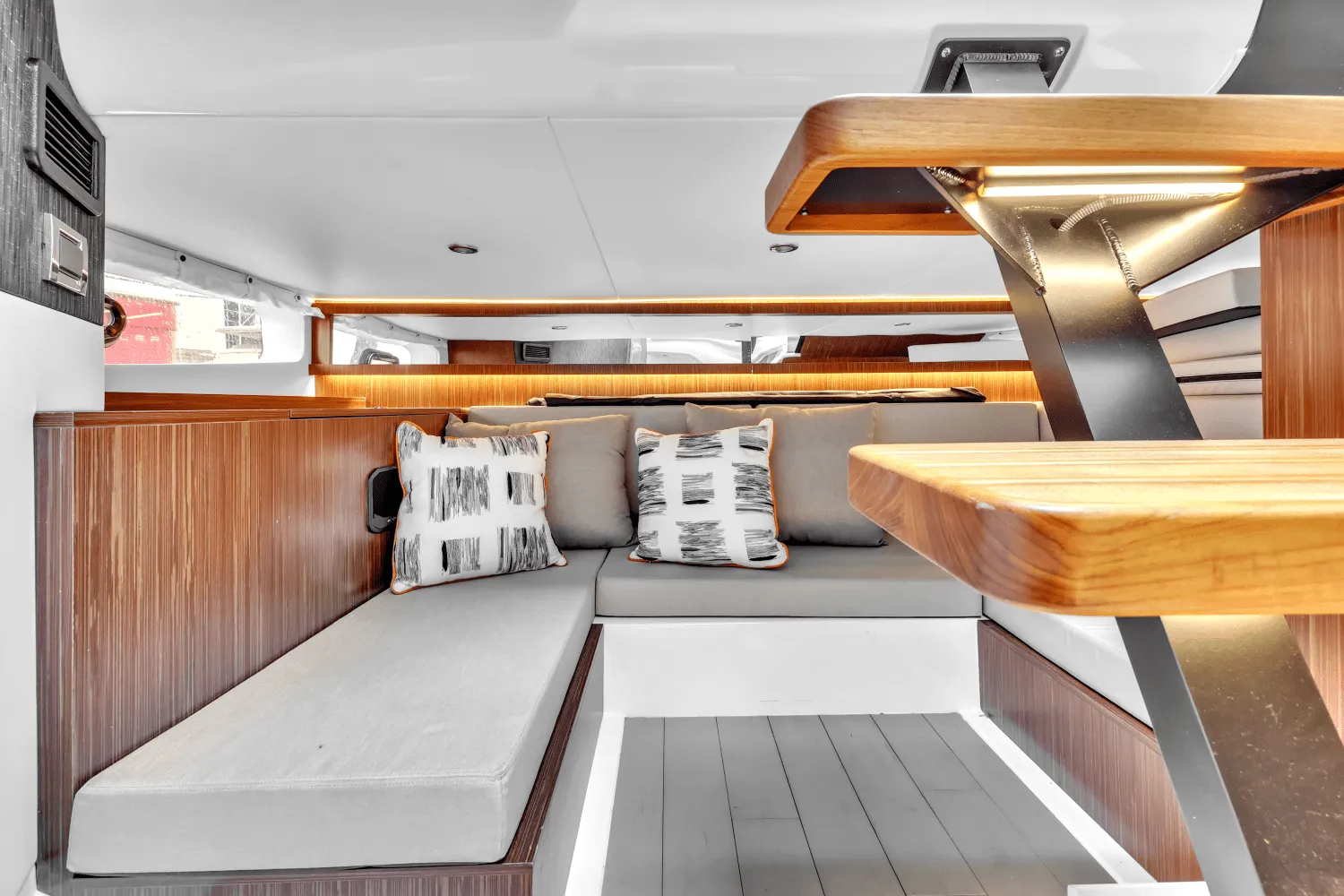 2022 Sea Ray SUNDANCER 370 OUTBOARD Image Thumbnail #22
