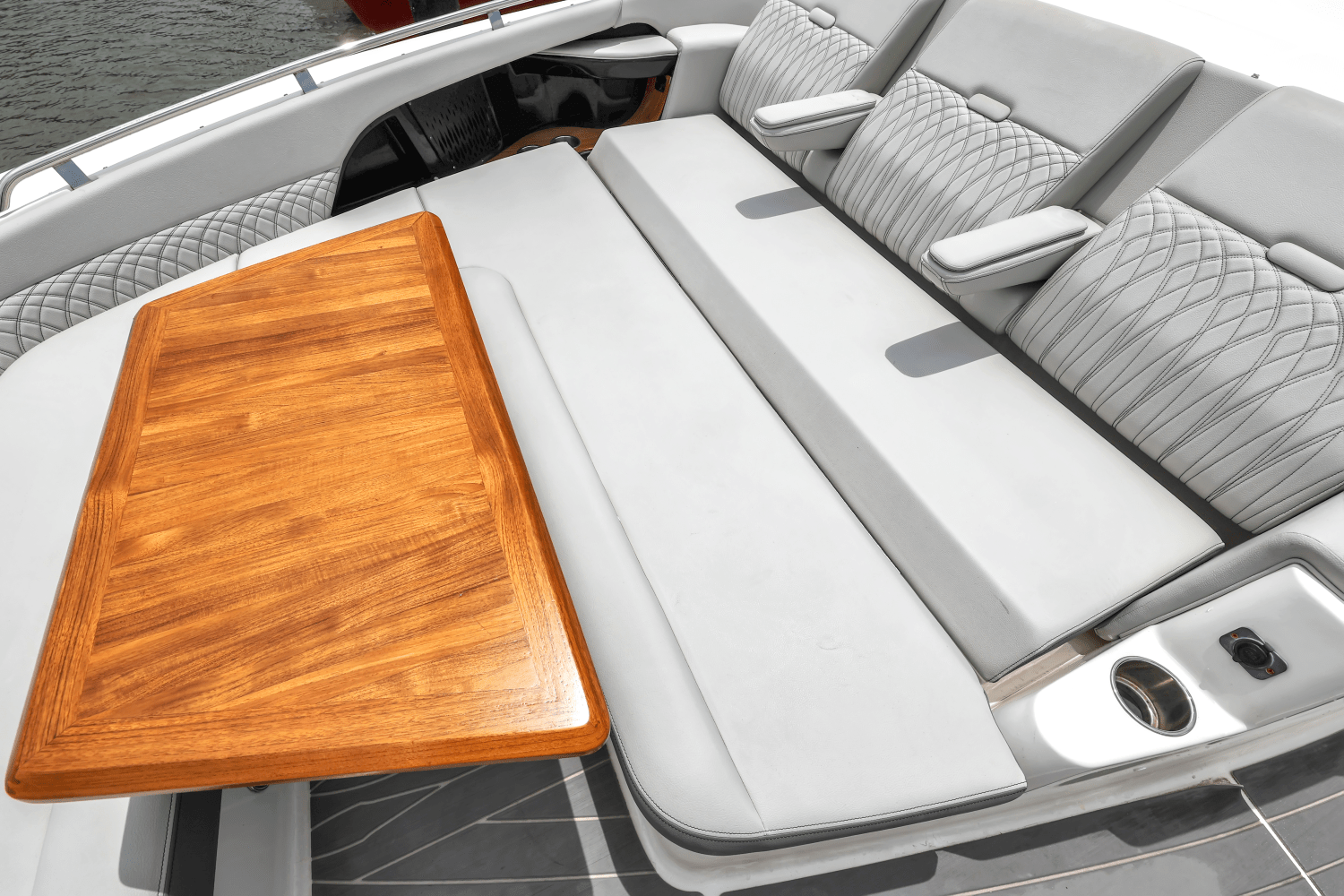 2022 Sea Ray SUNDANCER 370 OUTBOARD Image Thumbnail #28