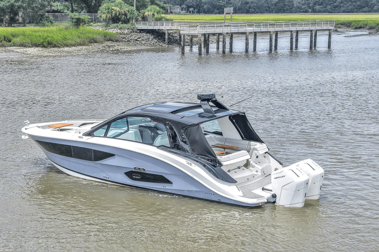 2022 Sea Ray SUNDANCER 370 OUTBOARD Image Thumbnail #3