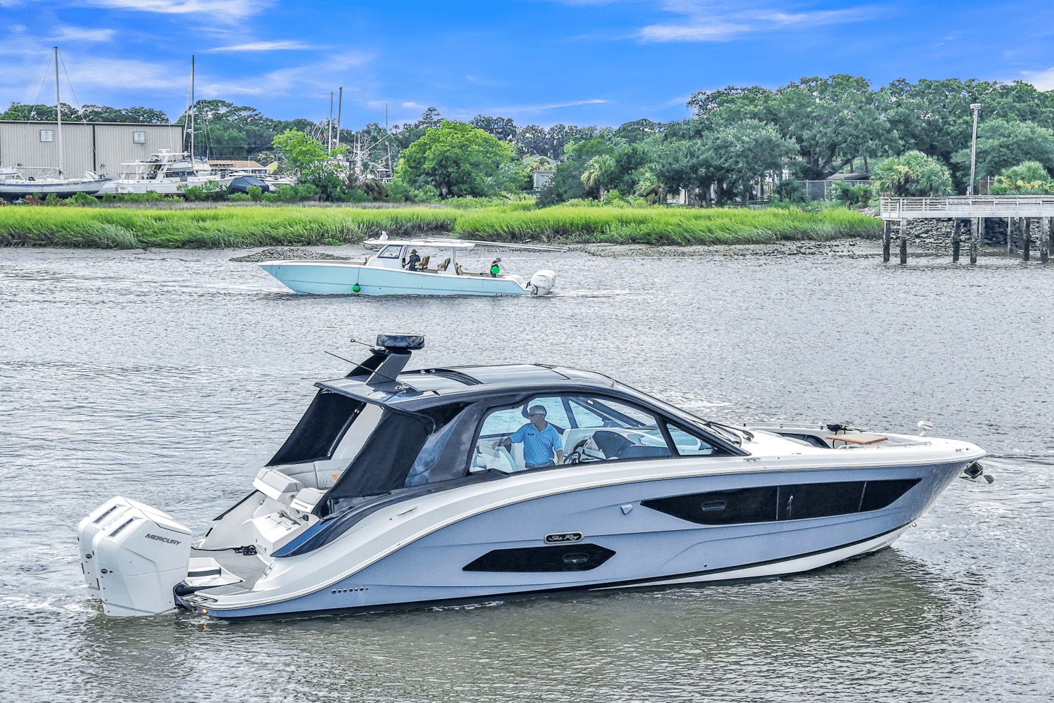 2022 Sea Ray SUNDANCER 370 OUTBOARD Image Thumbnail #2