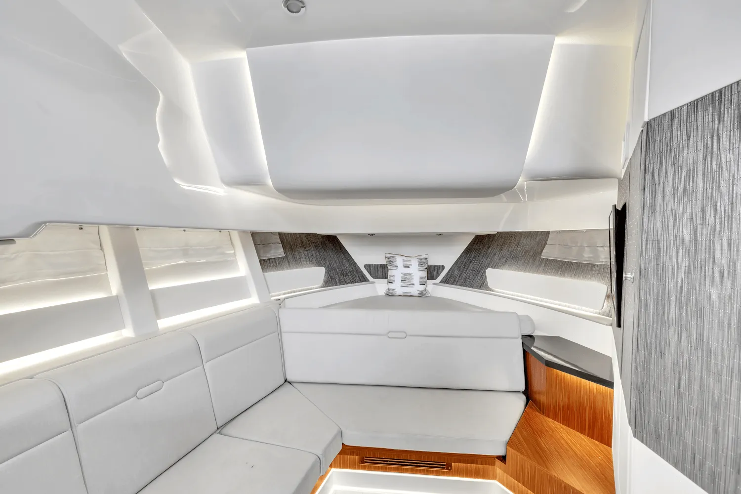 2022 Sea Ray SUNDANCER 370 OUTBOARD Image Thumbnail #17
