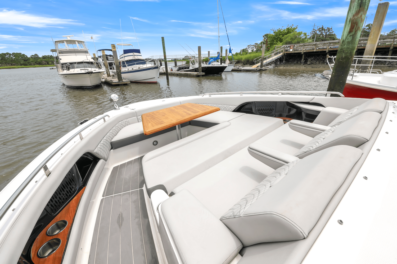 2022 Sea Ray SUNDANCER 370 OUTBOARD Image Thumbnail #25