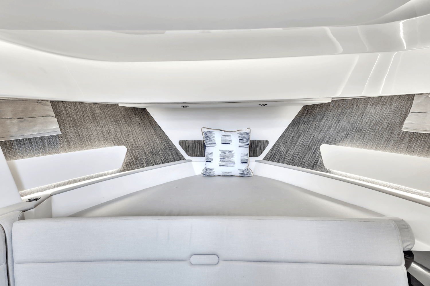 2022 Sea Ray SUNDANCER 370 OUTBOARD Image Thumbnail #18