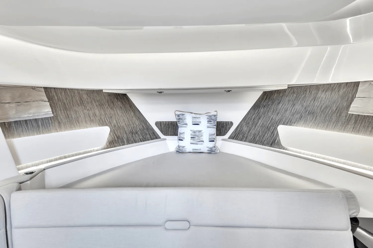 2022 Sea Ray SUNDANCER 370 OUTBOARD Image Thumbnail #18