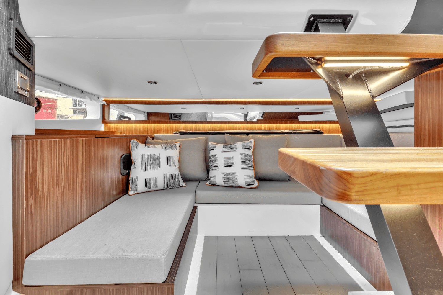 2022 Sea Ray SUNDANCER 370 OUTBOARD Image Thumbnail #21
