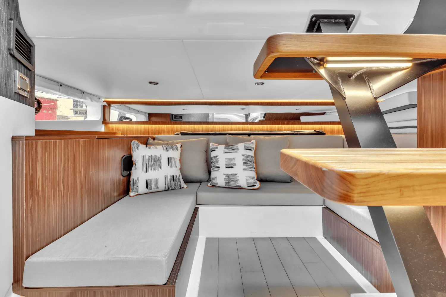 2022 Sea Ray SUNDANCER 370 OUTBOARD Image Thumbnail #21