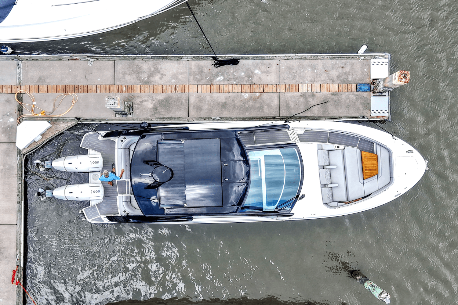 2022 Sea Ray SUNDANCER 370 OUTBOARD Image Thumbnail #5