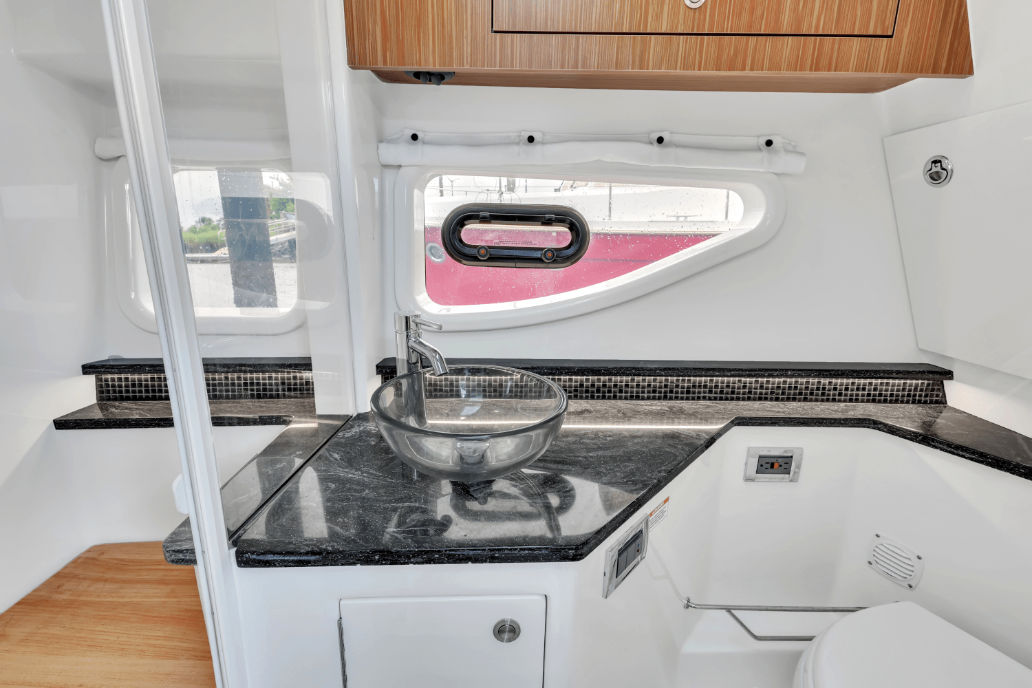 2022 Sea Ray SUNDANCER 370 OUTBOARD Image Thumbnail #19