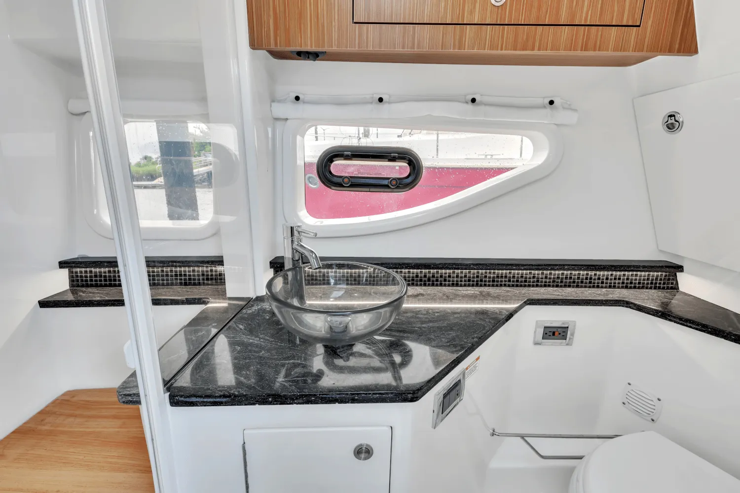 2022 Sea Ray SUNDANCER 370 OUTBOARD Image Thumbnail #19