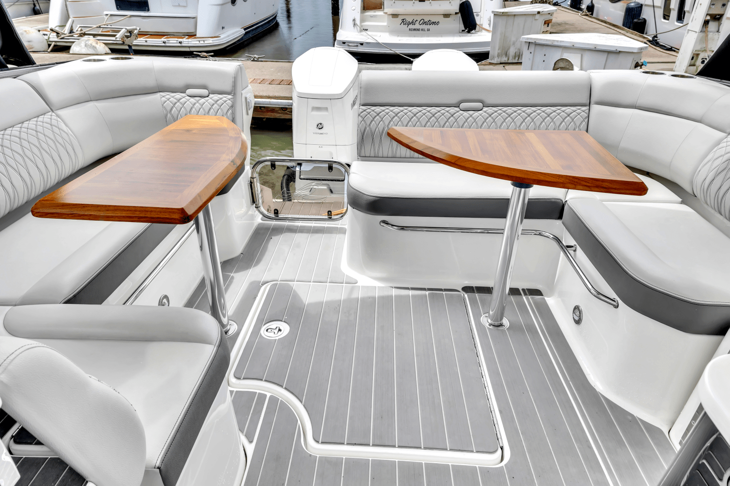 2022 Sea Ray SUNDANCER 370 OUTBOARD Image Thumbnail #8