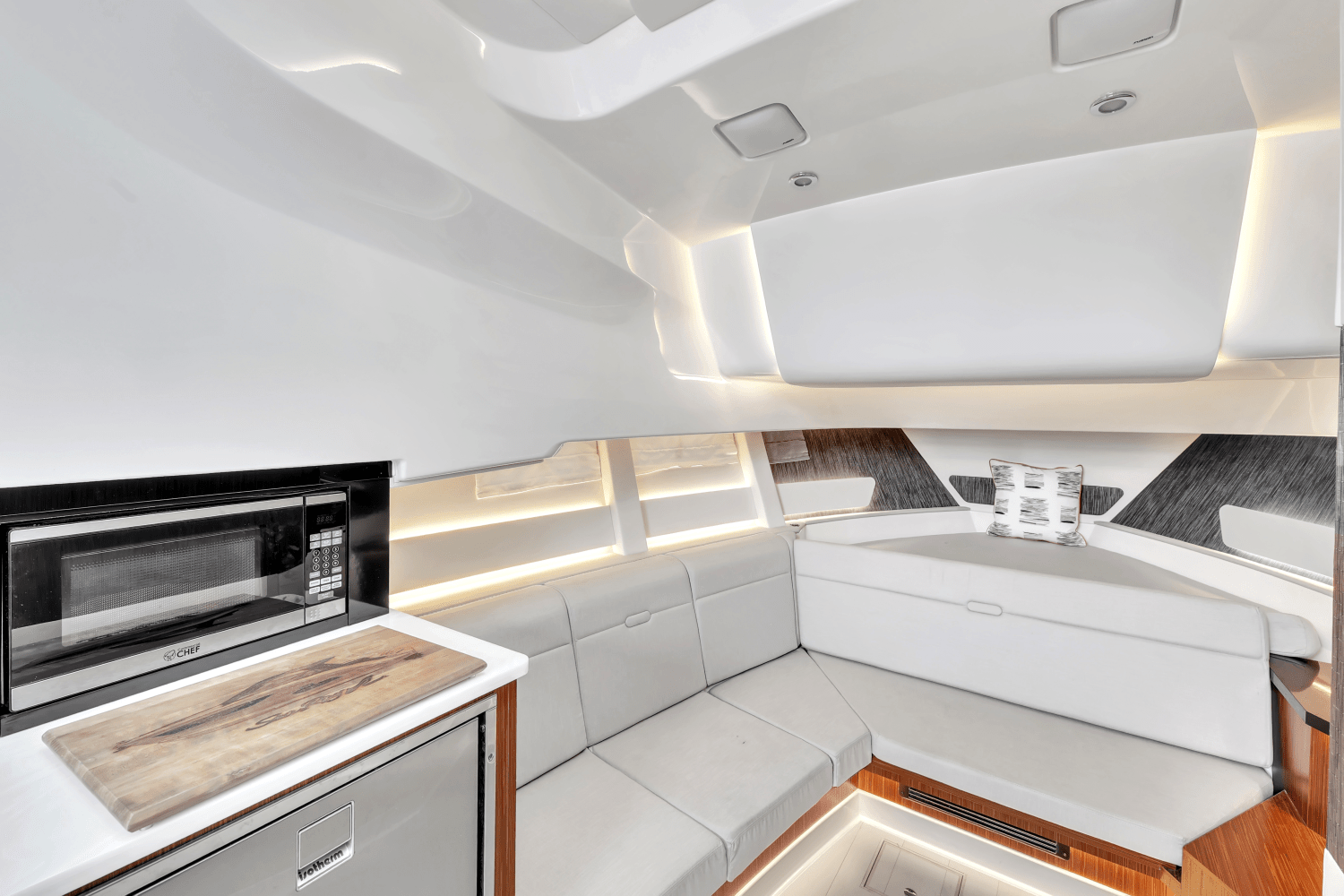 2022 Sea Ray SUNDANCER 370 OUTBOARD Image Thumbnail #16