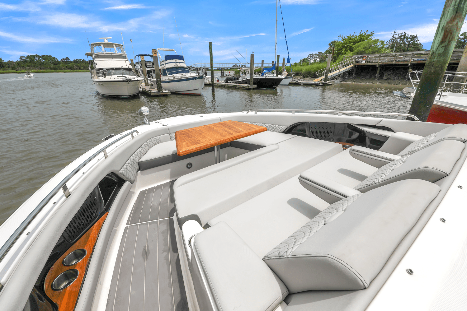 2022 Sea Ray SUNDANCER 370 OUTBOARD Image Thumbnail #26