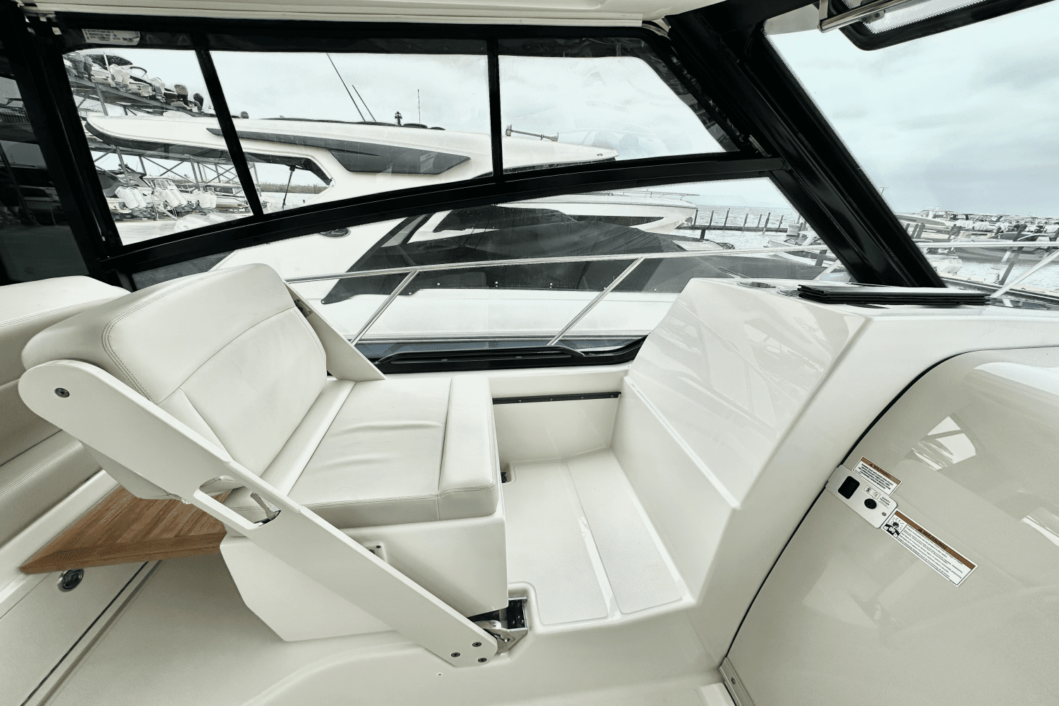 2023 Boston Whaler 325 CONQUEST Image Thumbnail #21