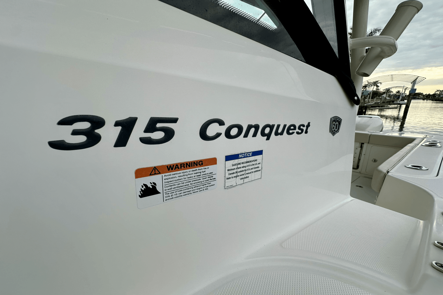 2018 Boston Whaler 315 CONQUEST Image Thumbnail #16