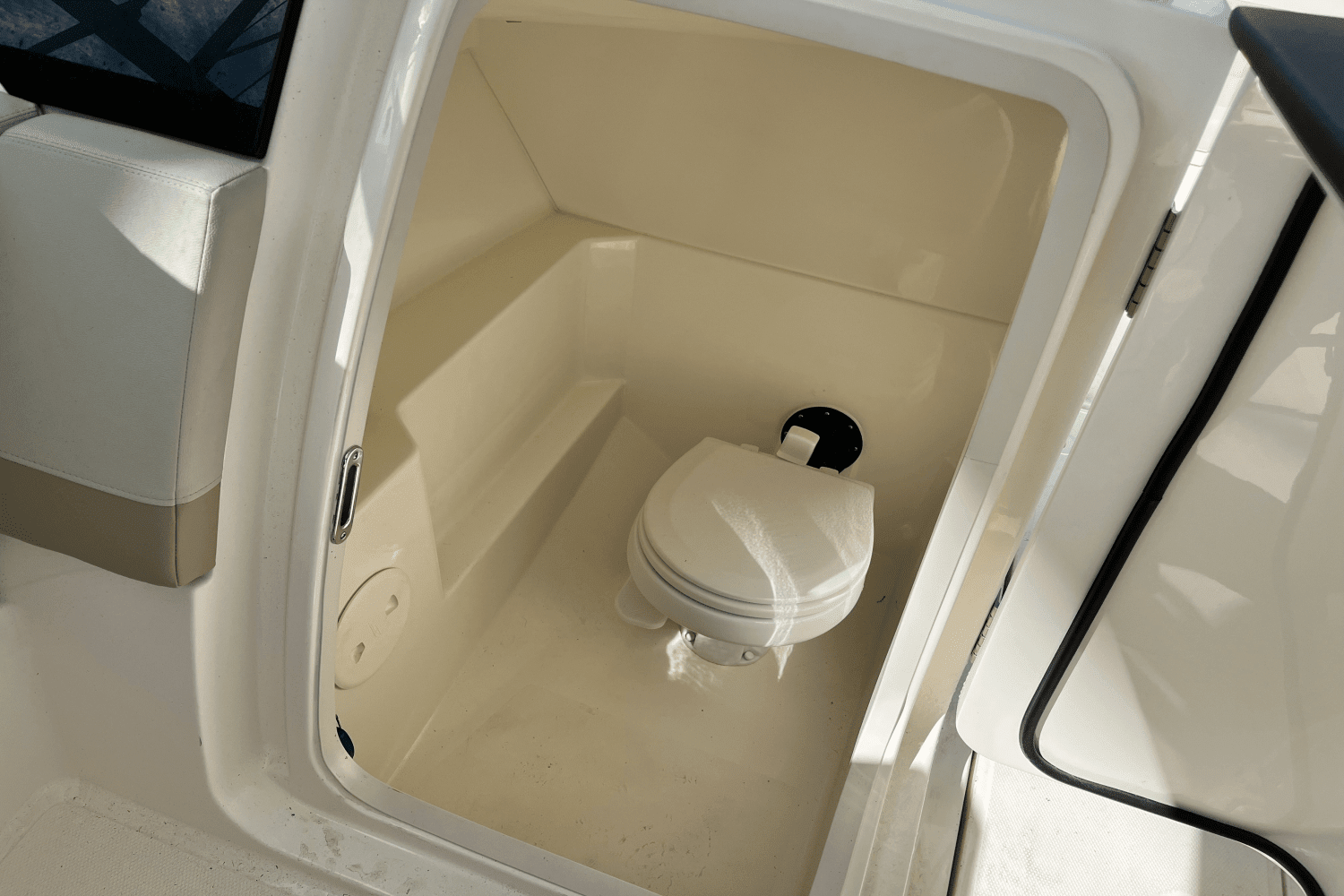 2022 Boston Whaler 24 VANTAGE Image Thumbnail #9