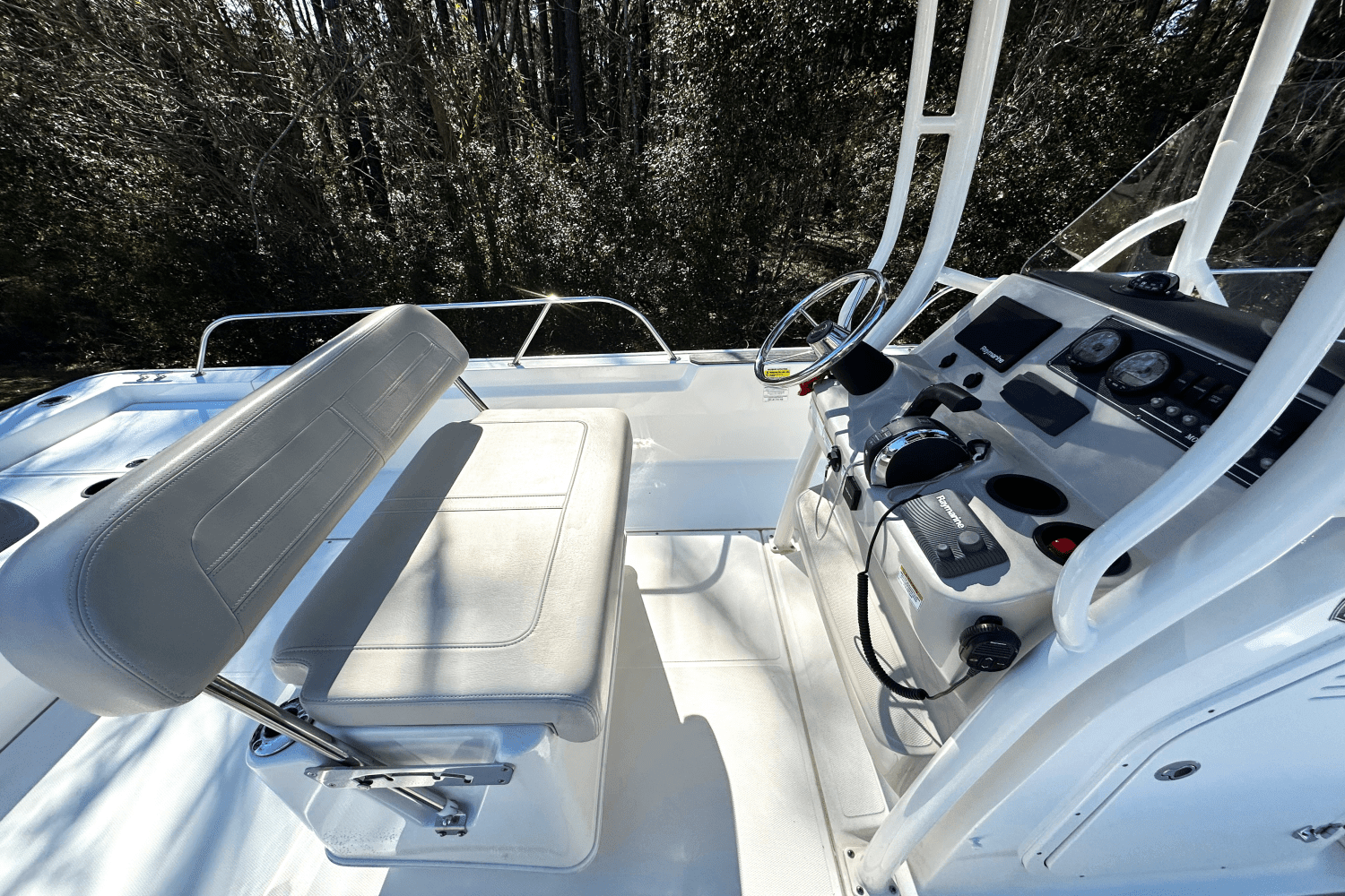 2018 Boston Whaler 210 MONTAUK Image Thumbnail #6