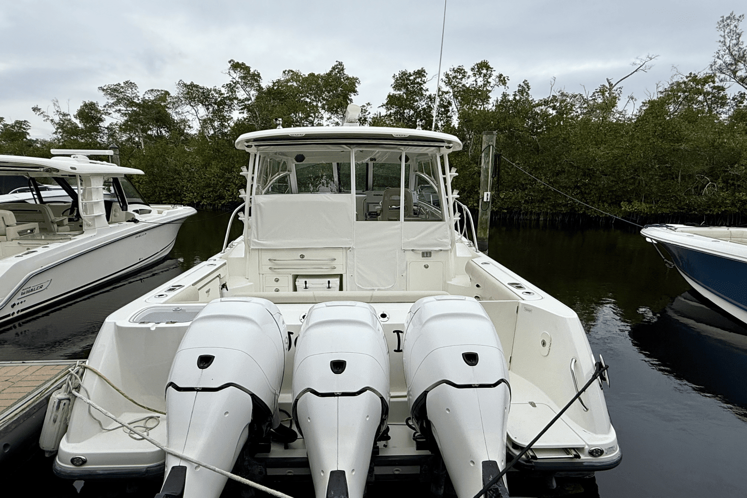 2015 Boston Whaler 345 CONQUEST Image Thumbnail #2