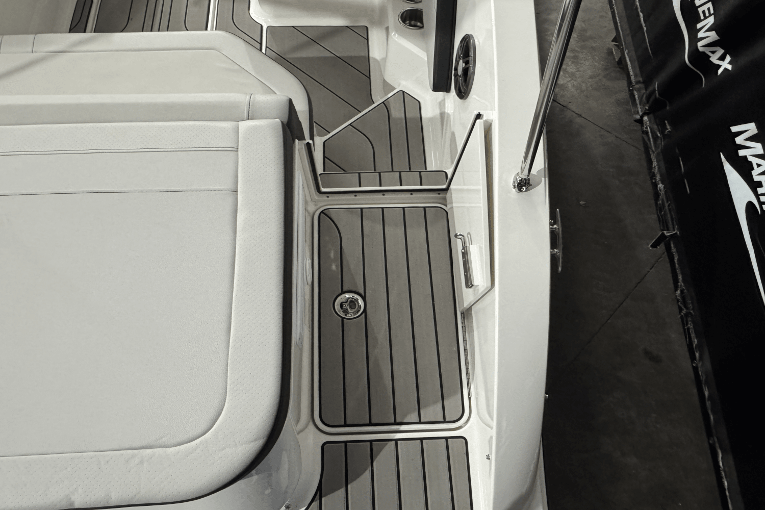 2025 Sea Ray SPX 190 Image Thumbnail #9