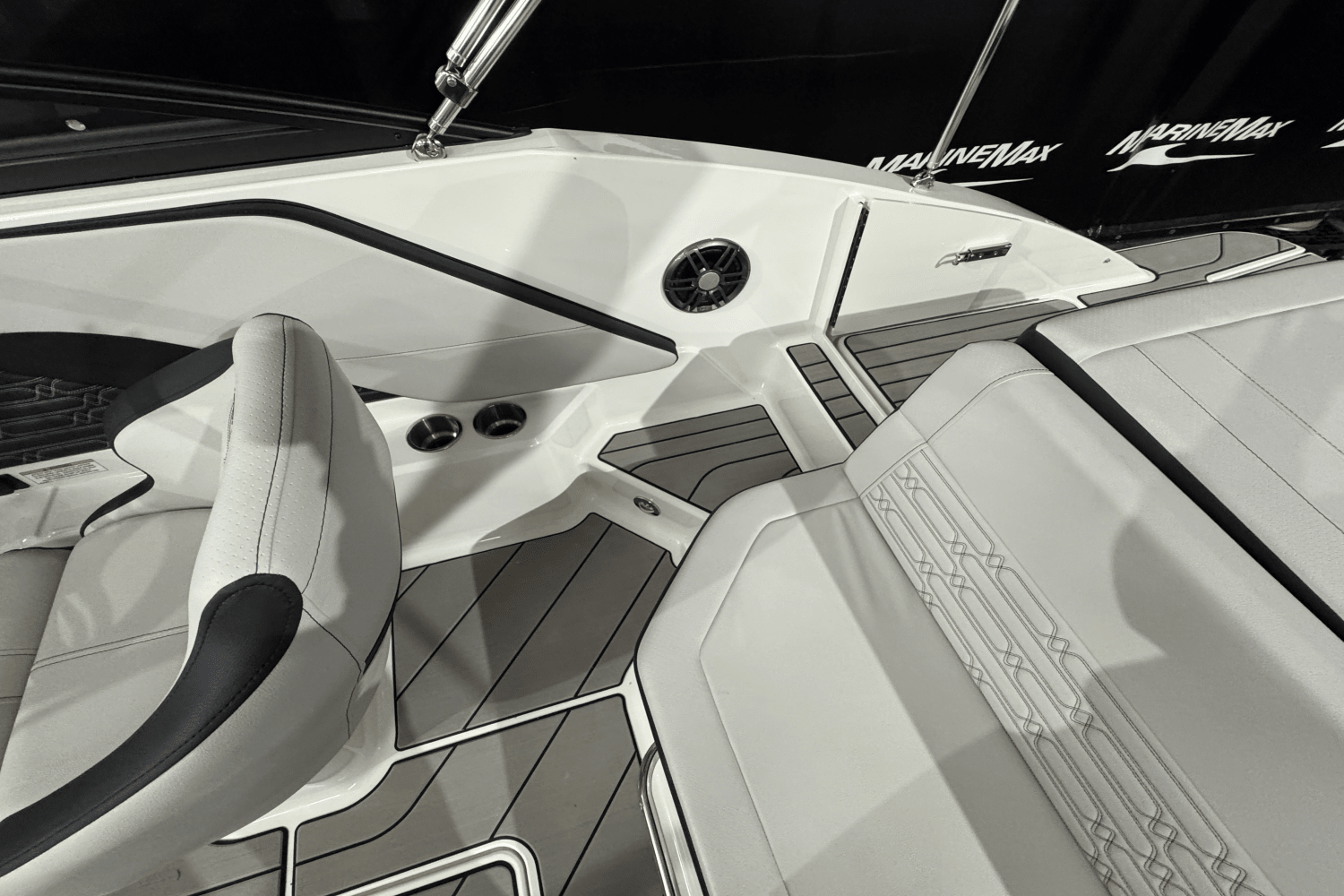 2025 Sea Ray SPX 190 Image Thumbnail #11