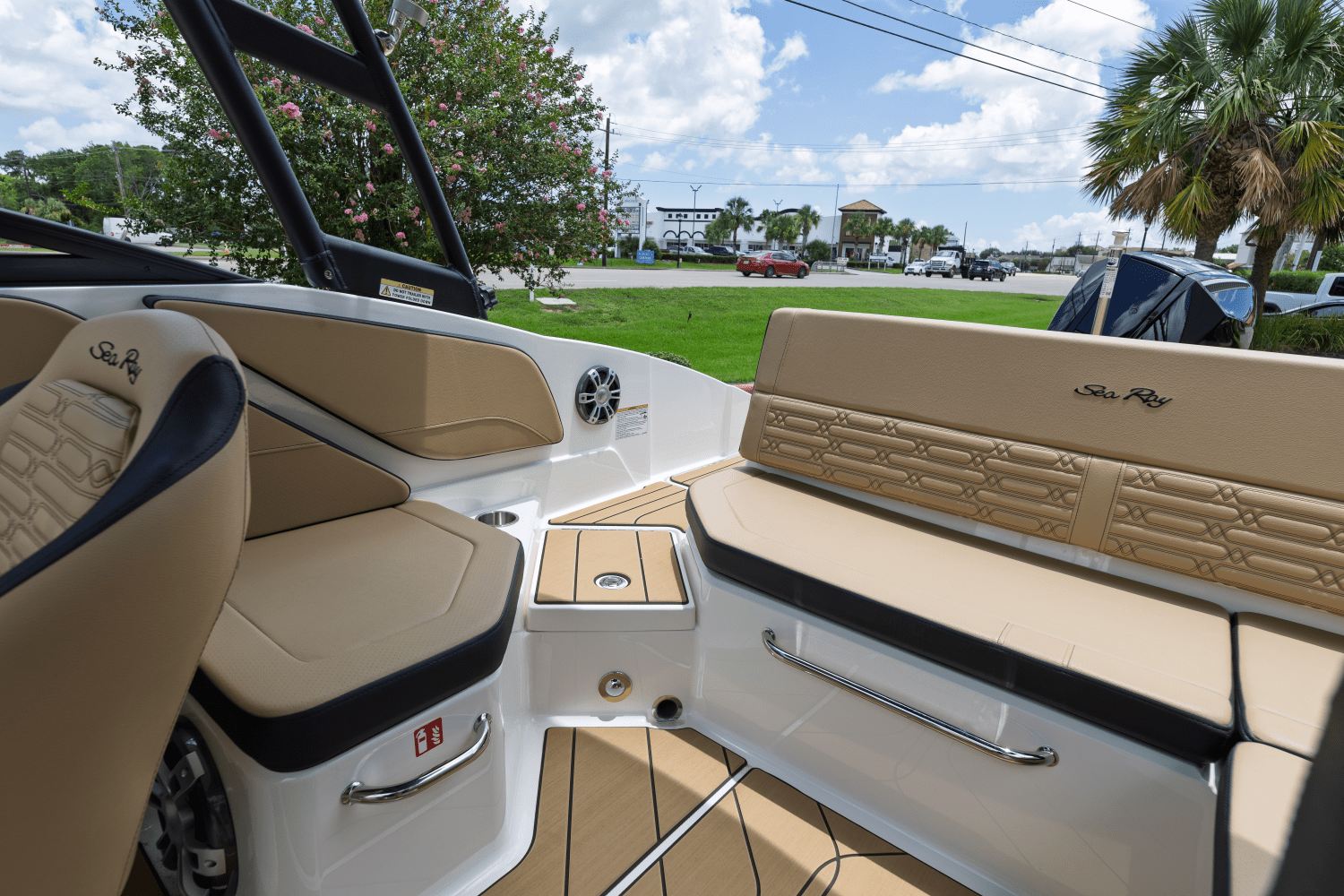 2025 Sea Ray SPX 210 Outboard Image Thumbnail #12