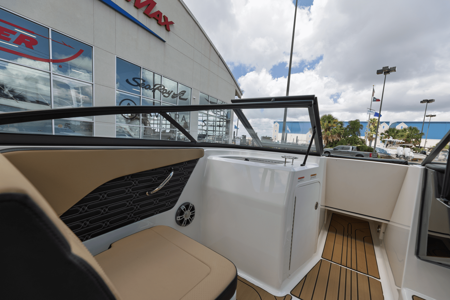 2025 Sea Ray SPX 210 Outboard Image Thumbnail #9