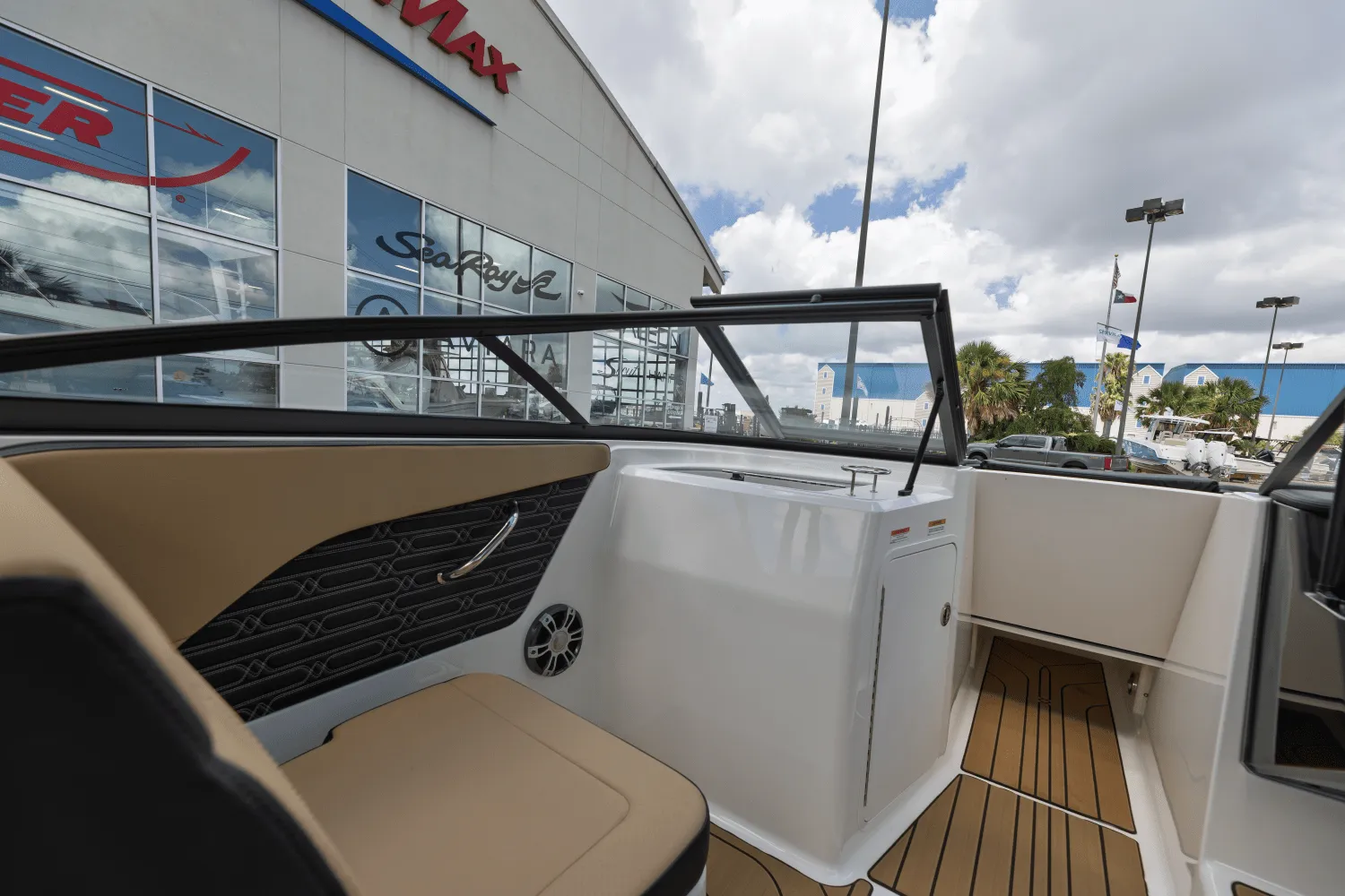 2025 Sea Ray SPX 210 Outboard Image Thumbnail #9