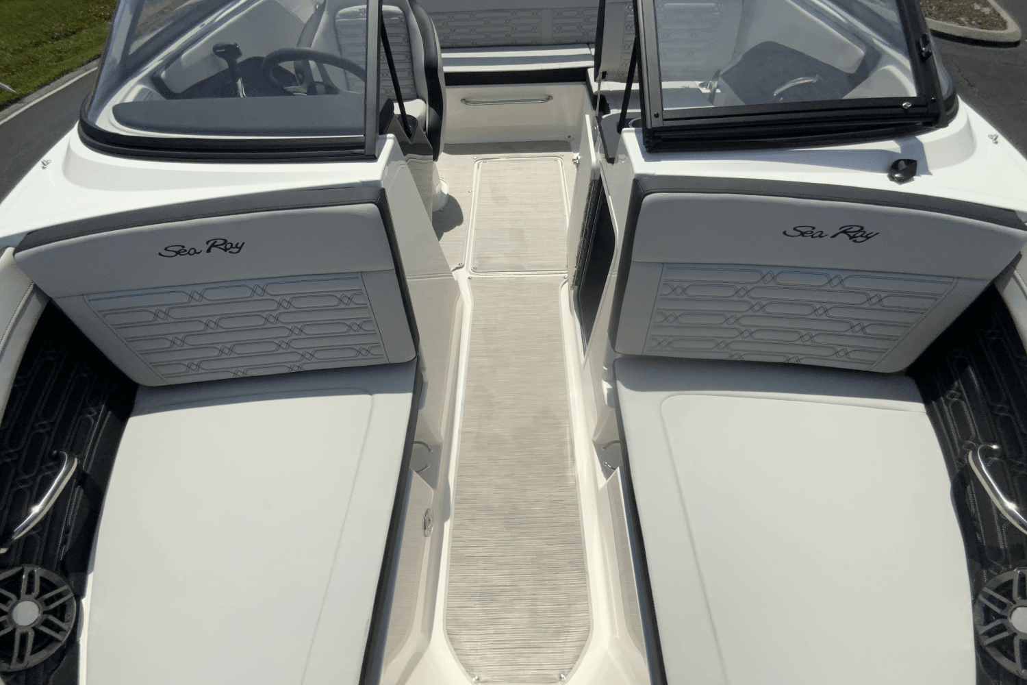 2025 Sea Ray SPX 190 Outboard Image Thumbnail #5