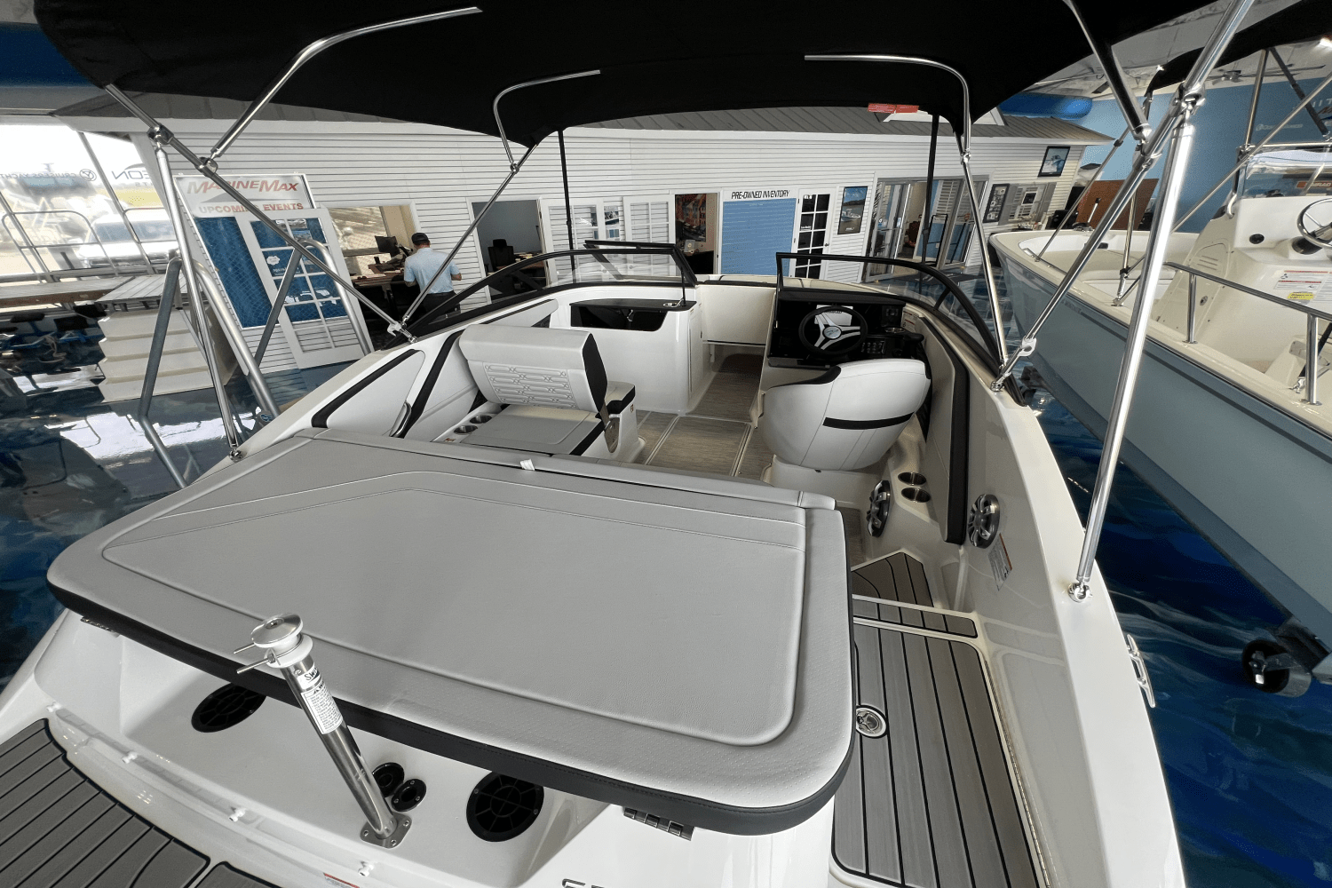 2025 Sea Ray SPX 190 Outboard Image Thumbnail #14