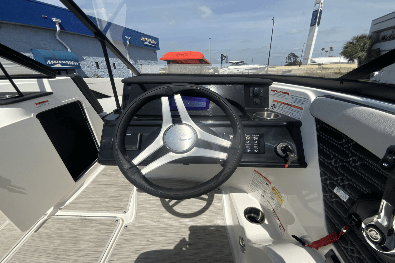 2025 Sea Ray SPX 190 Outboard Image Thumbnail #9
