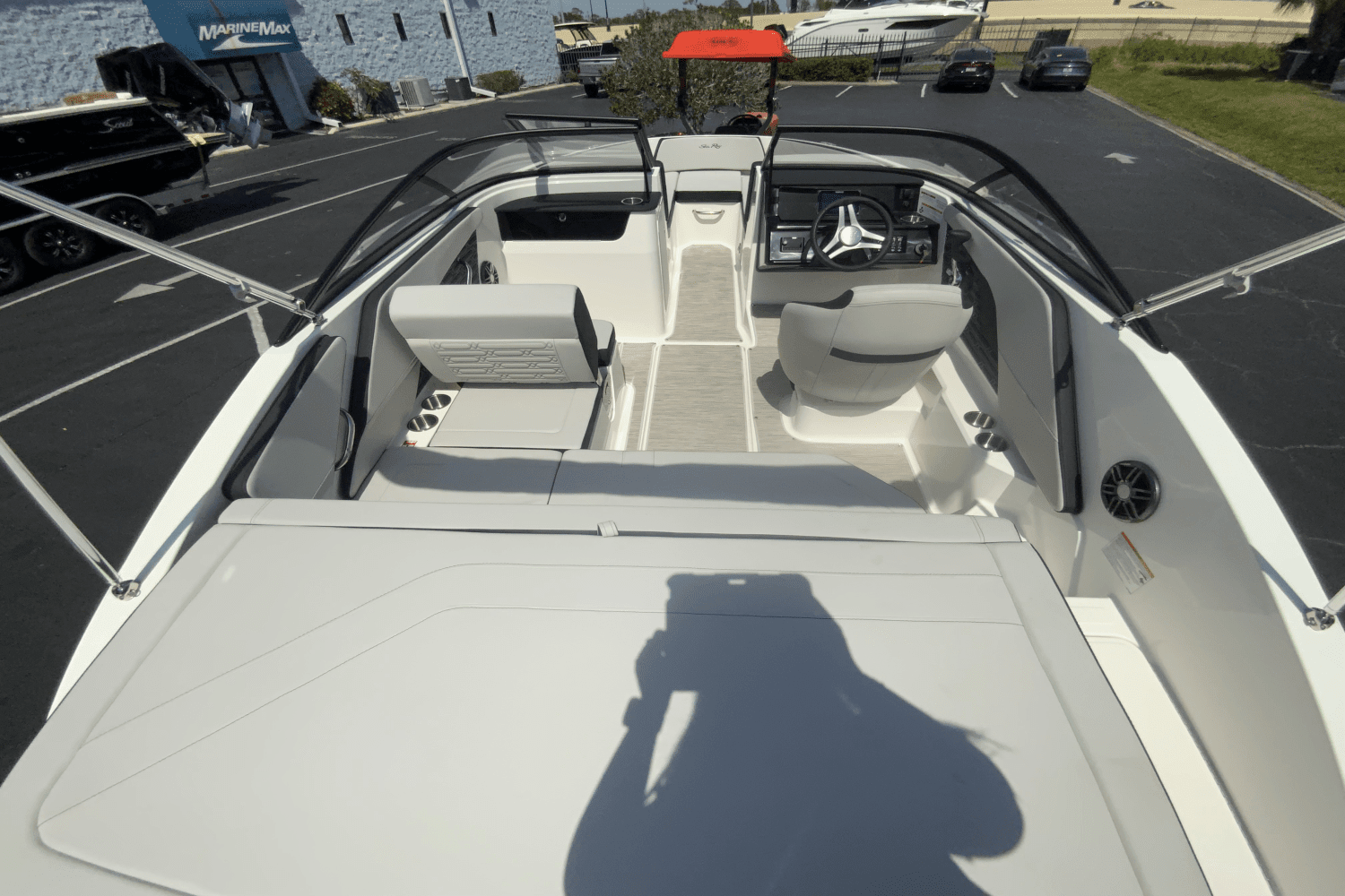 2025 Sea Ray SPX 190 Outboard Image Thumbnail #19