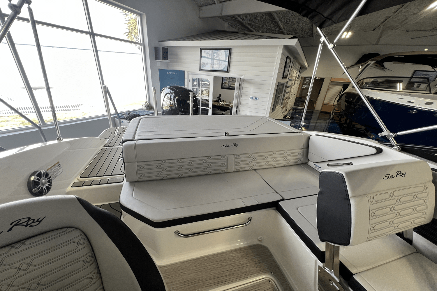 2025 Sea Ray SPX 190 Outboard Image Thumbnail #4
