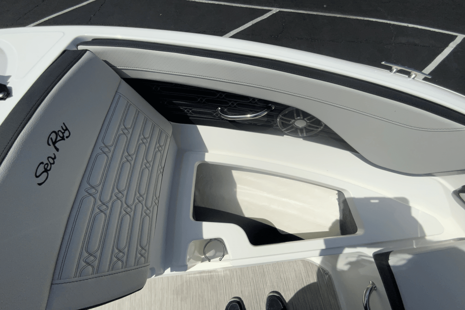 2025 Sea Ray SPX 190 Outboard Image Thumbnail #3