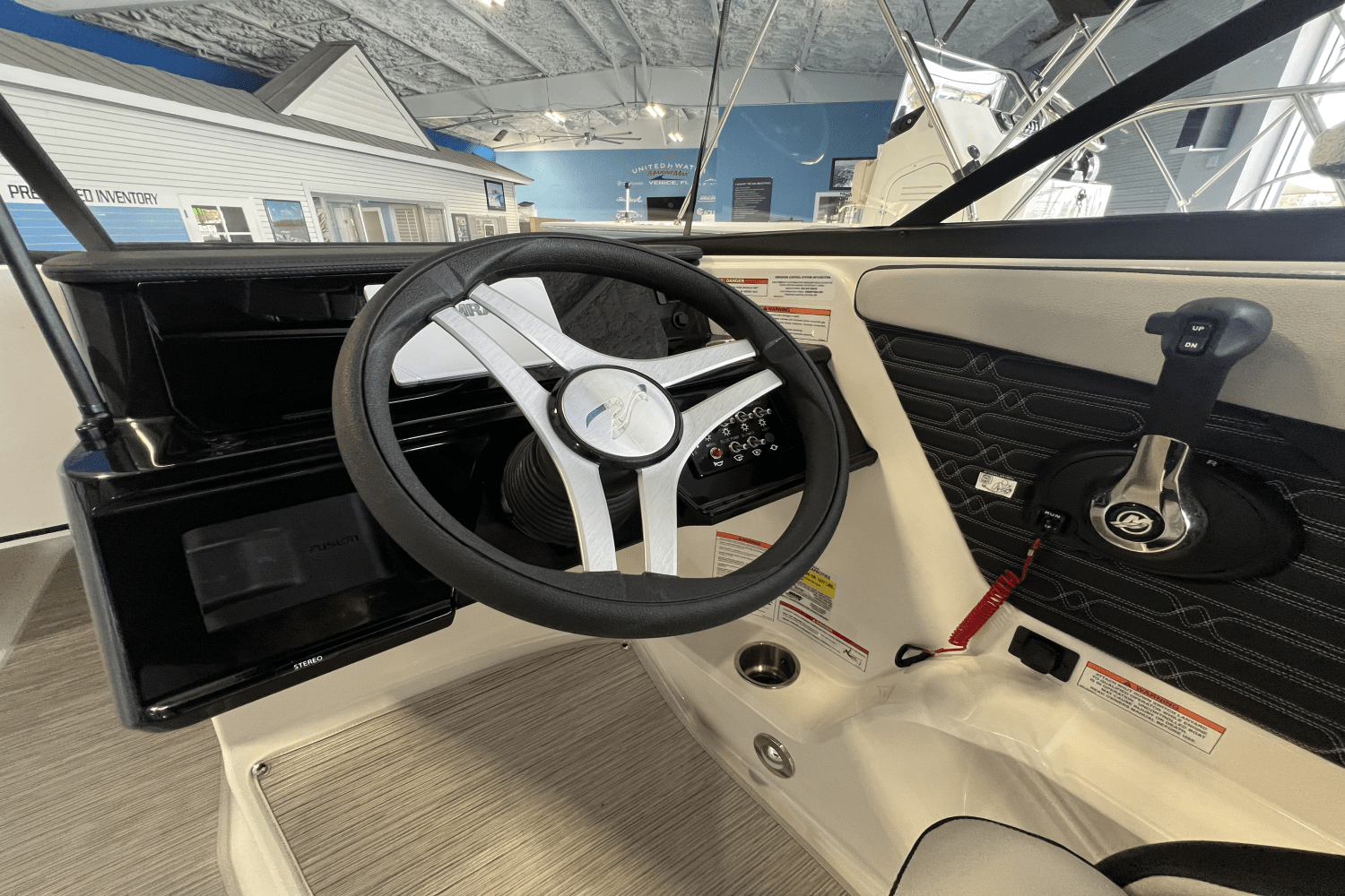 2025 Sea Ray SPX 190 Outboard Image Thumbnail #9