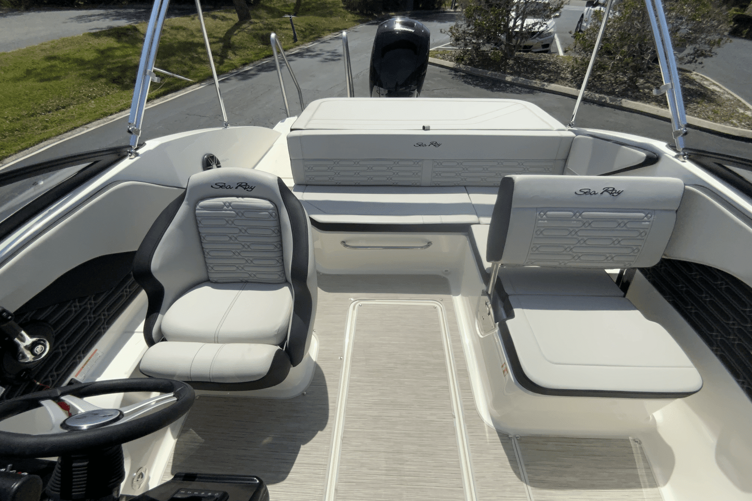 2025 Sea Ray SPX 190 Outboard Image Thumbnail #13