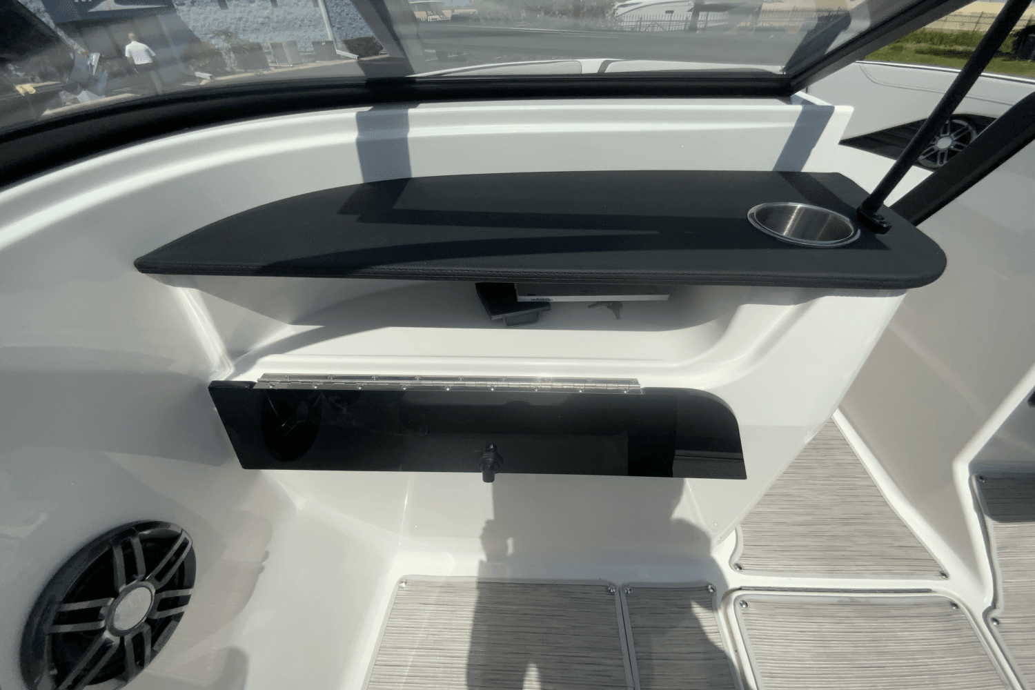 2025 Sea Ray SPX 190 Outboard Image Thumbnail #12