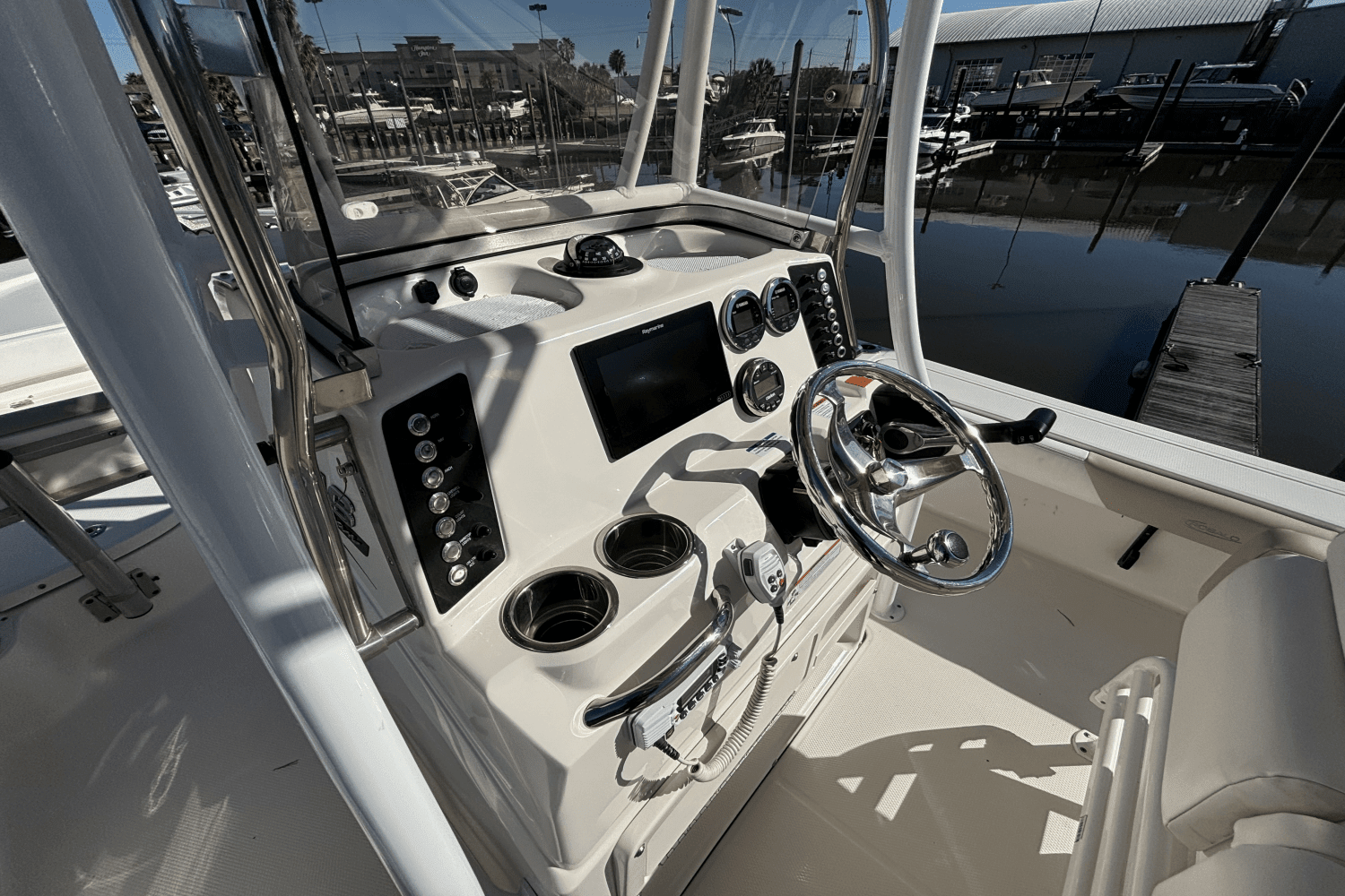 2020 Robalo 246 Image Thumbnail #8