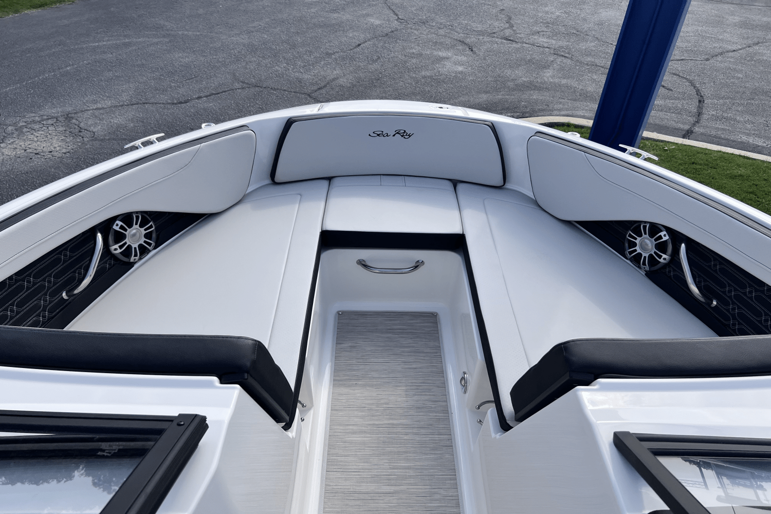 2025 Sea Ray SPX 210 Outboard Image Thumbnail #8